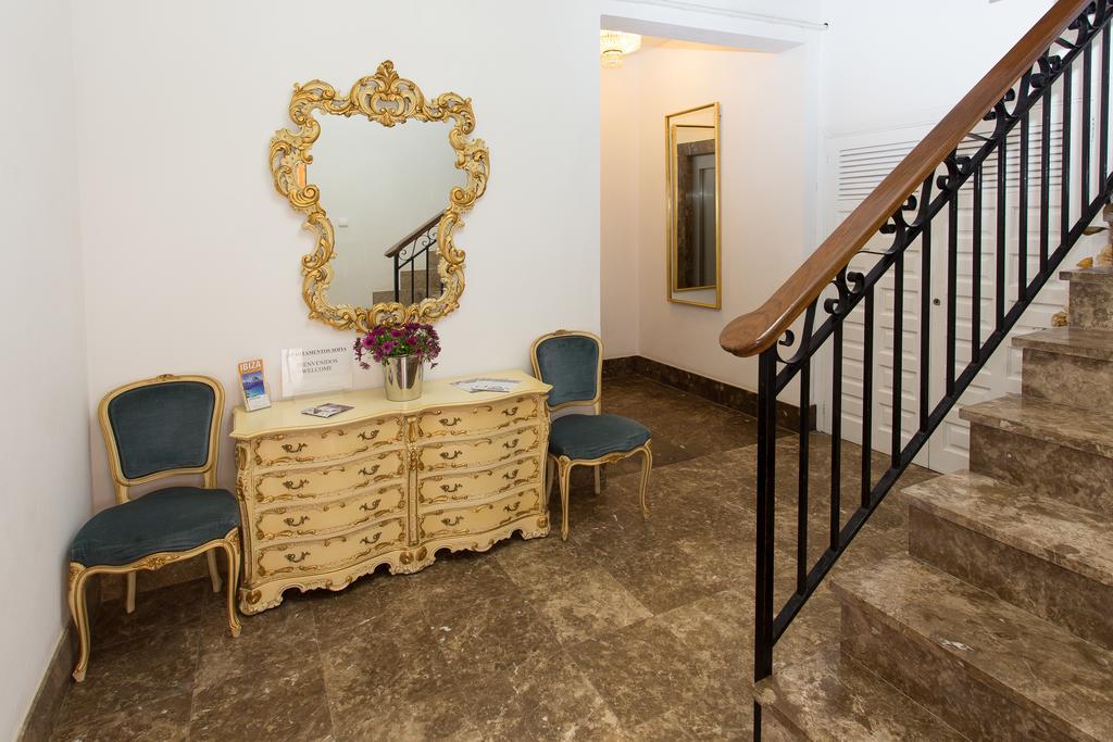Apartamentos Sofia Es Cana Εξωτερικό φωτογραφία