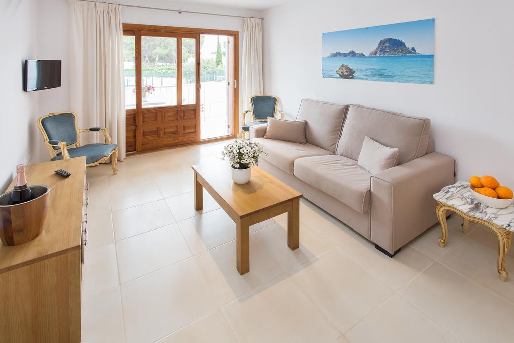 Apartamentos Sofia Es Cana Εξωτερικό φωτογραφία