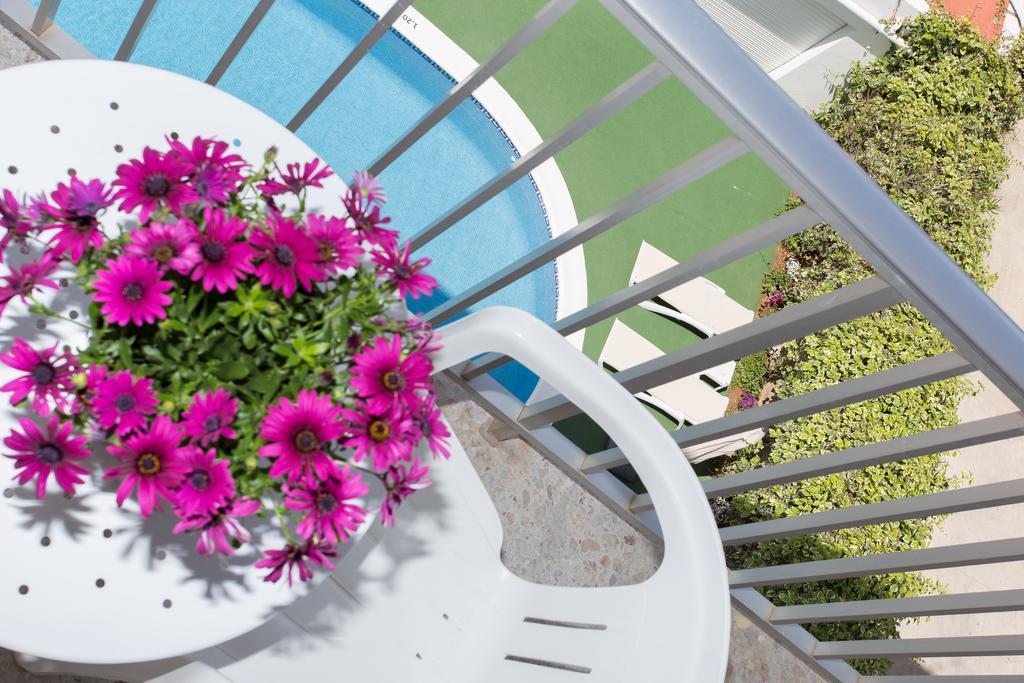 Apartamentos Sofia Es Cana Εξωτερικό φωτογραφία